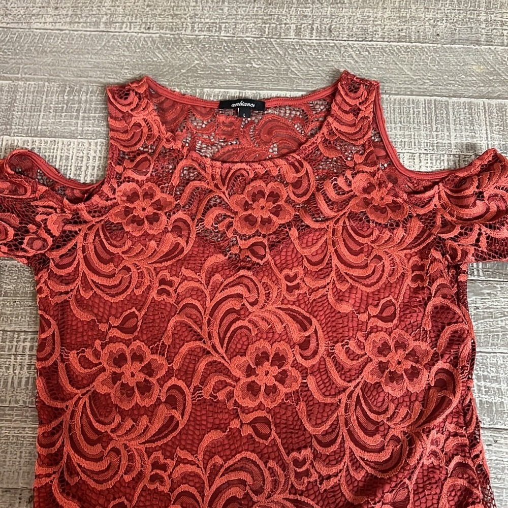 Cold shoulder top - Picture 3 of 7
